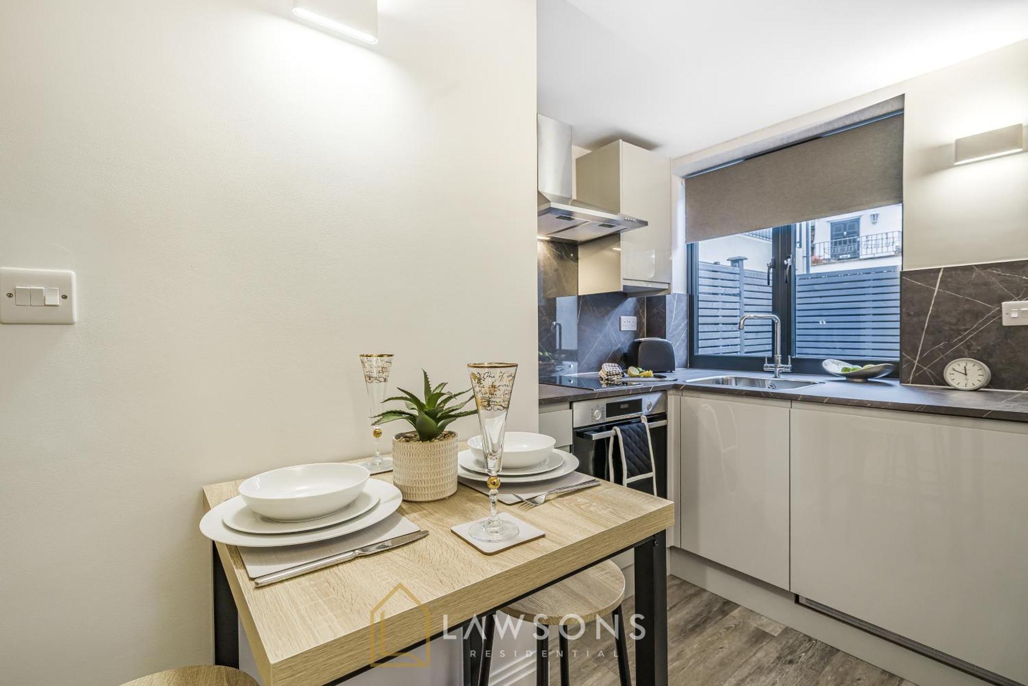 Central Living By Lawsons Windsor Exterior photo