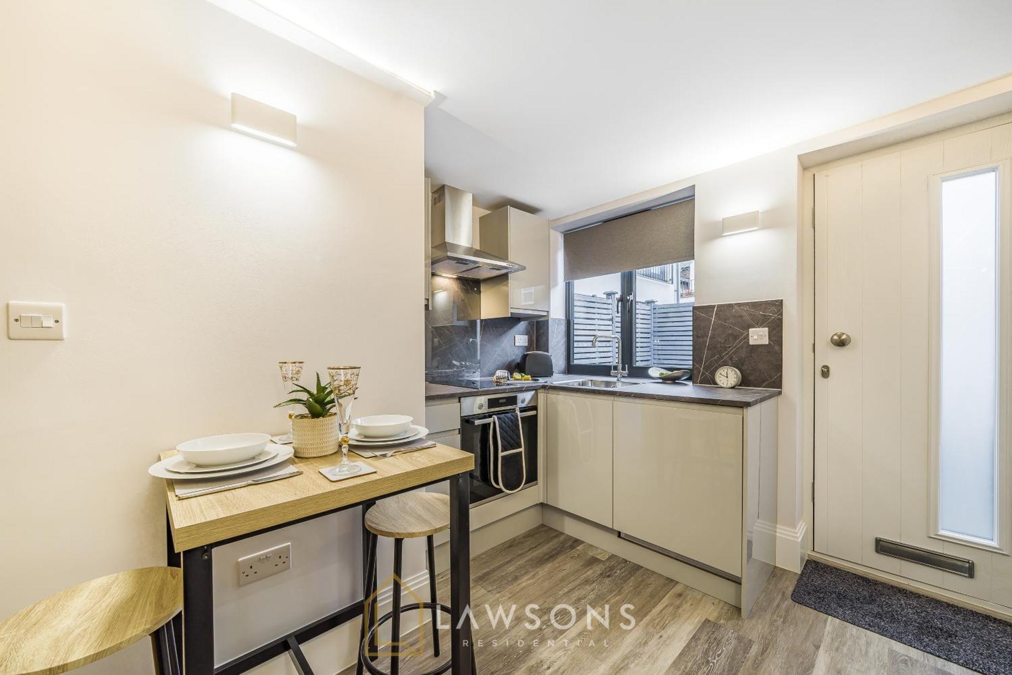 Central Living By Lawsons Windsor Exterior photo