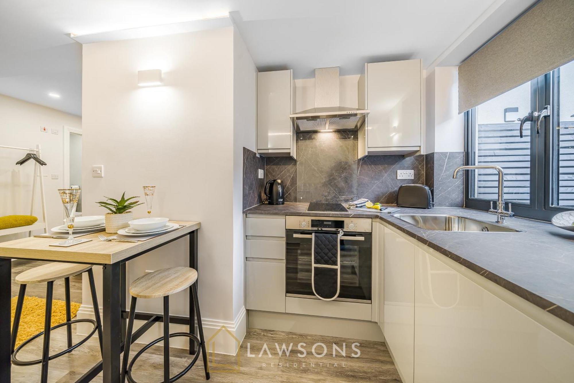 Central Living By Lawsons Windsor Exterior photo