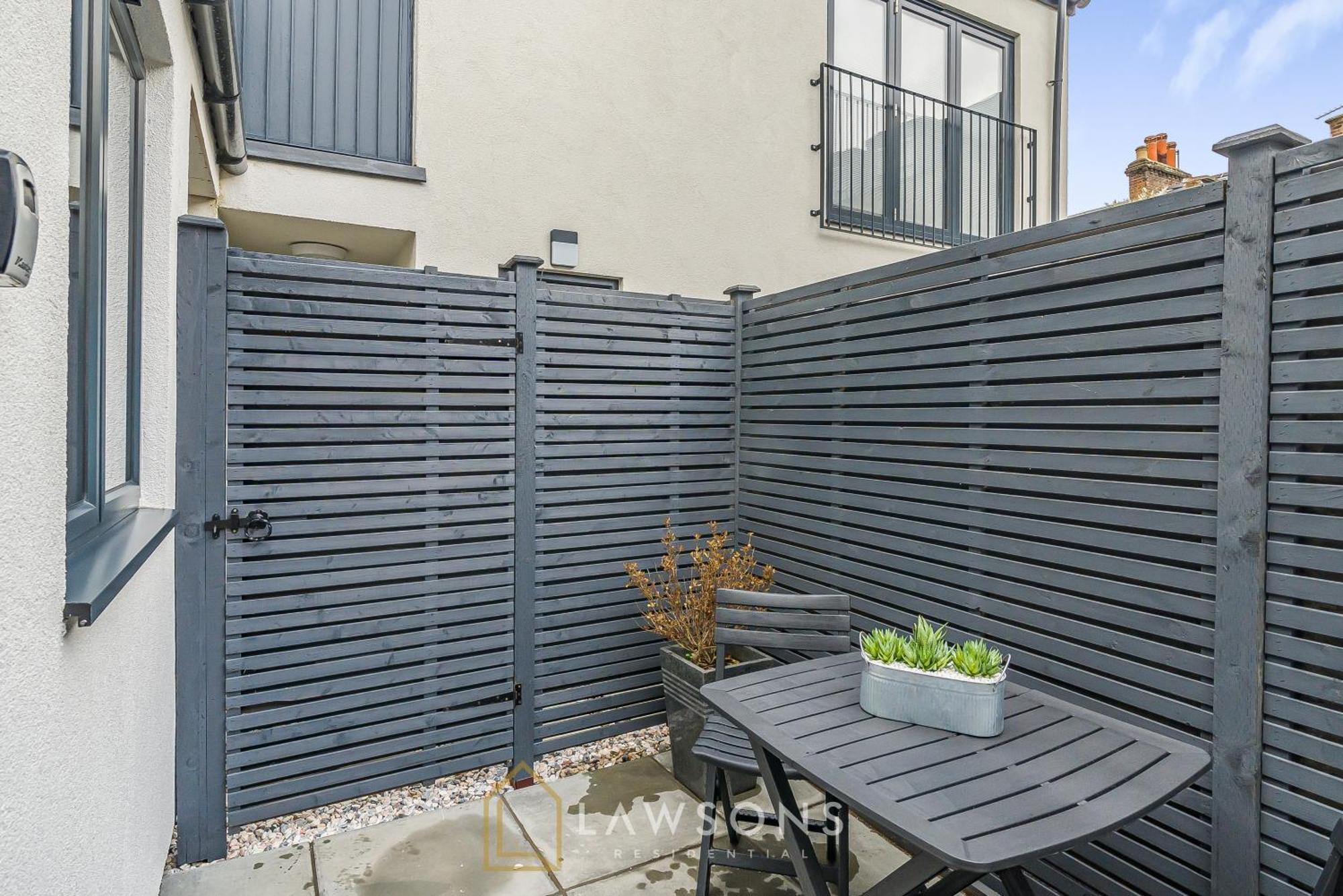 Central Living By Lawsons Windsor Exterior photo