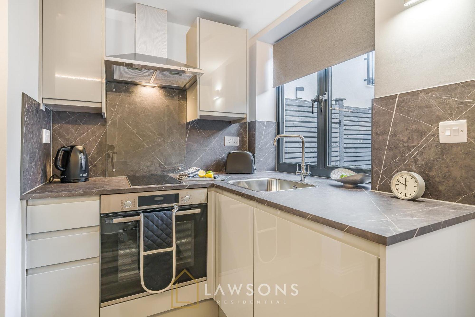 Central Living By Lawsons Windsor Exterior photo