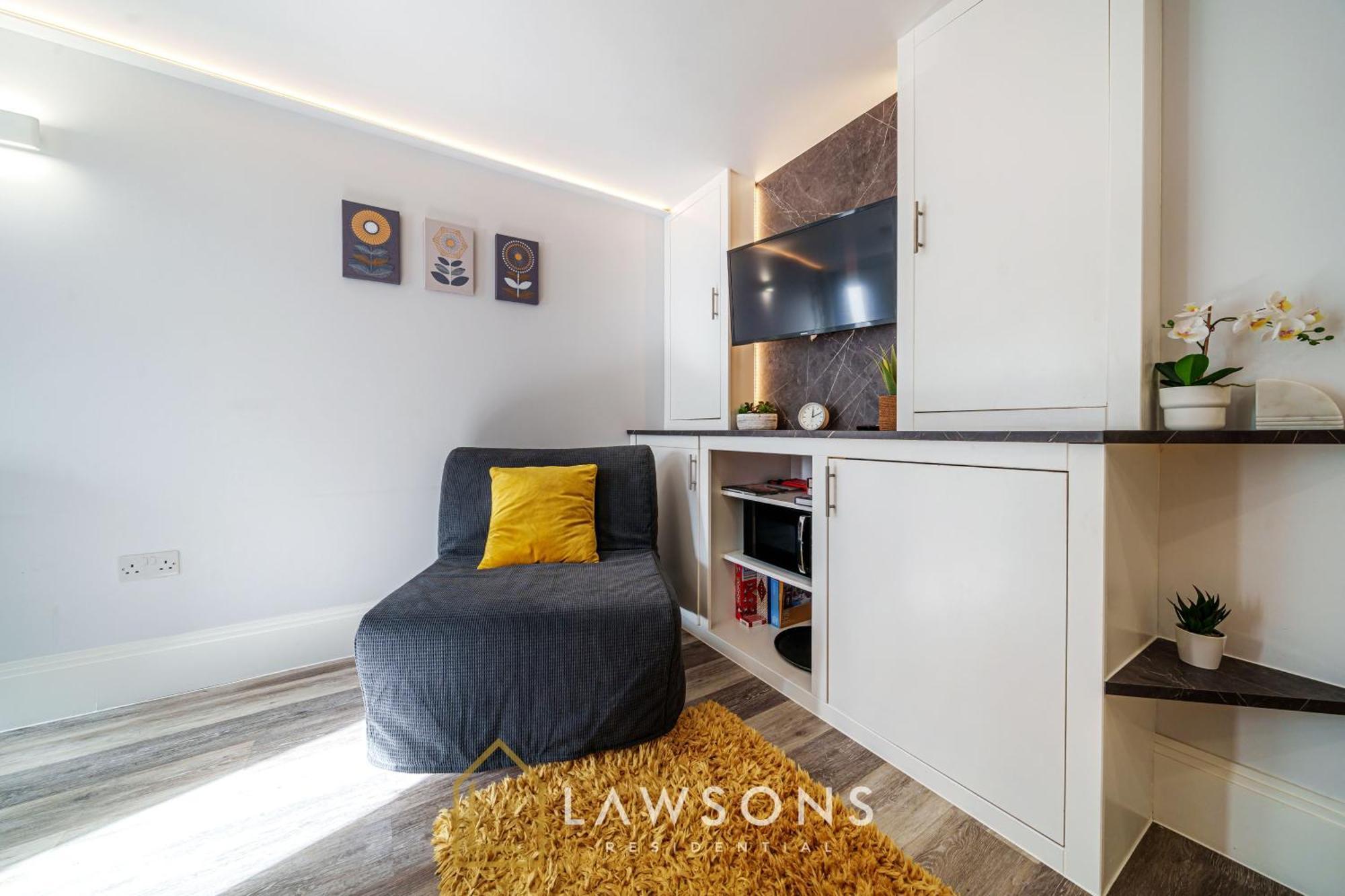 Central Living By Lawsons Windsor Exterior photo
