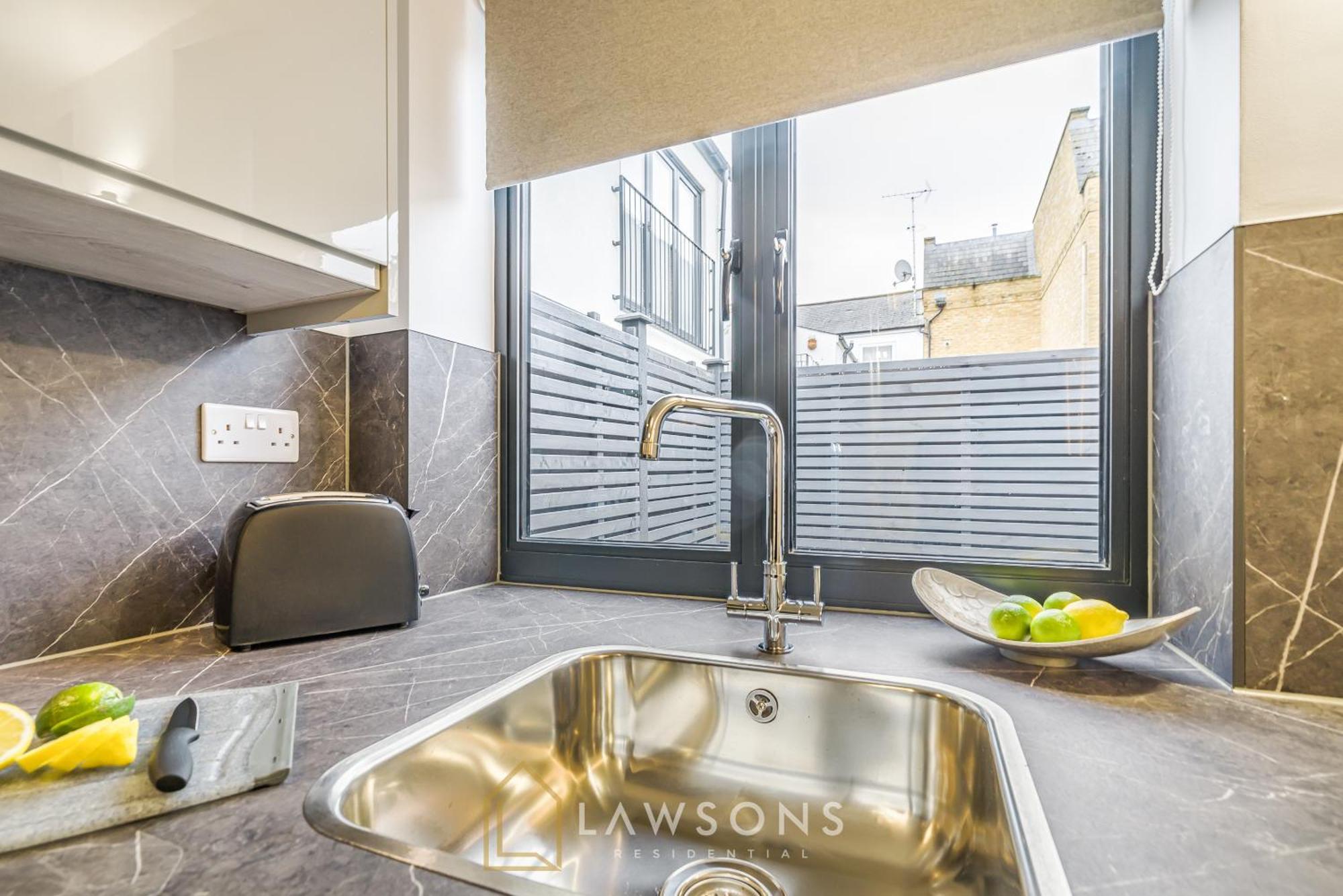 Central Living By Lawsons Windsor Exterior photo