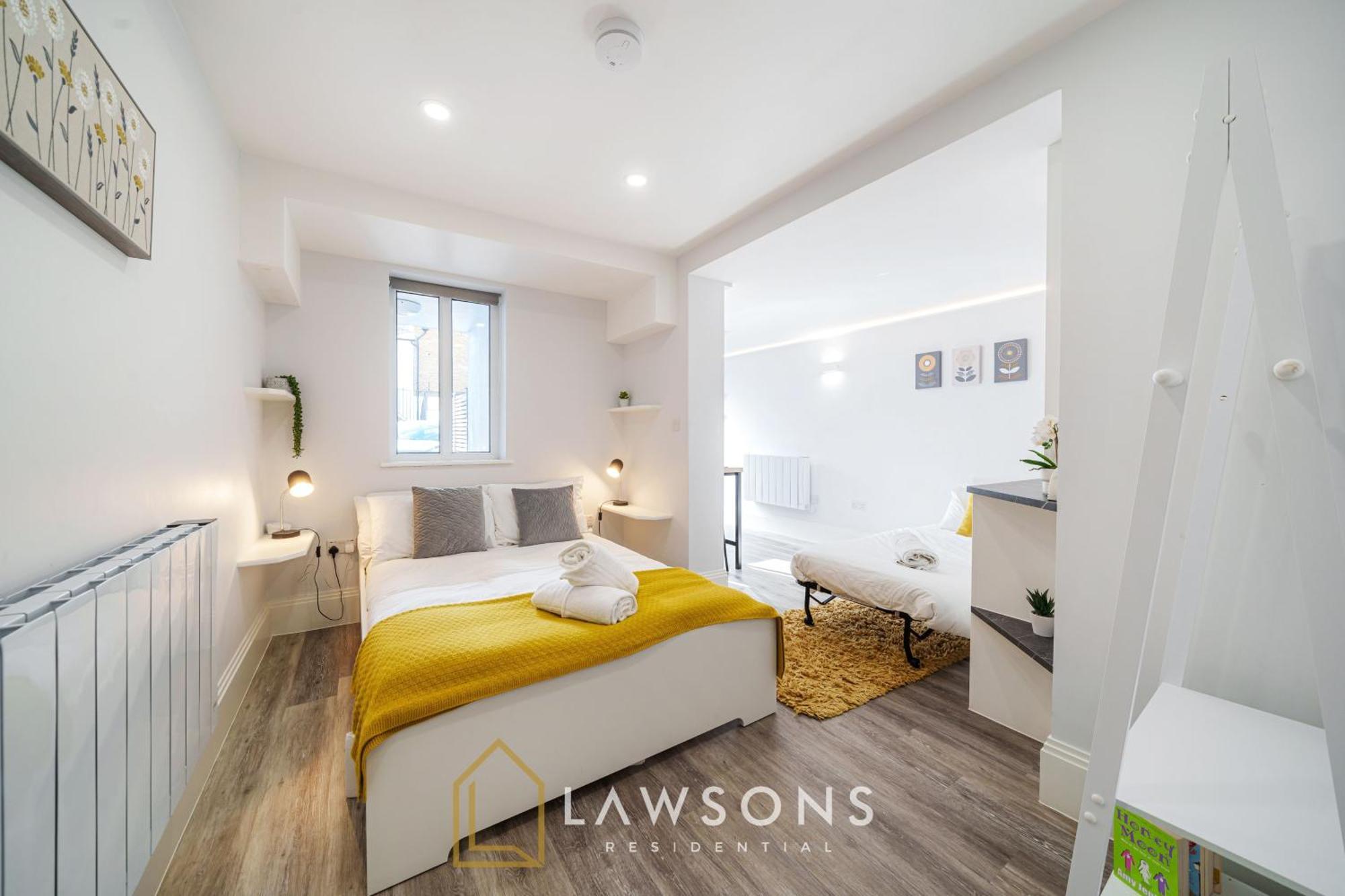 Central Living By Lawsons Windsor Exterior photo