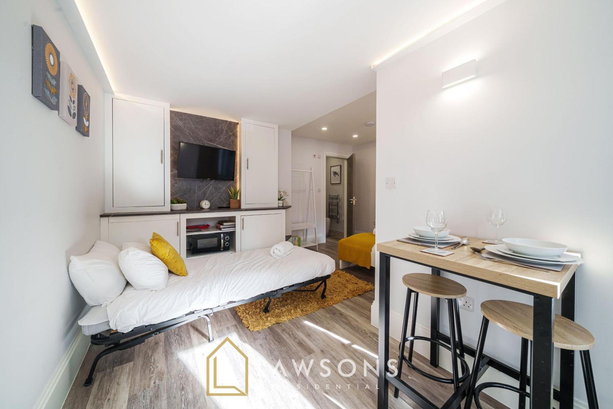 Central Living By Lawsons Windsor Exterior photo
